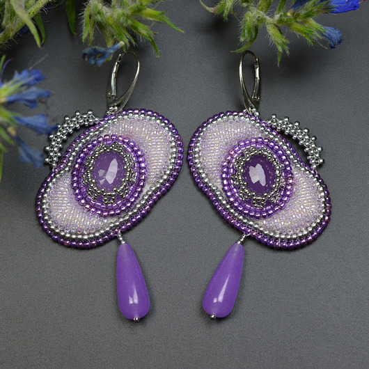 kolczyki z kamieniami Fraoigh, kolczyki z agatem i jadeitem, haft koralikowy