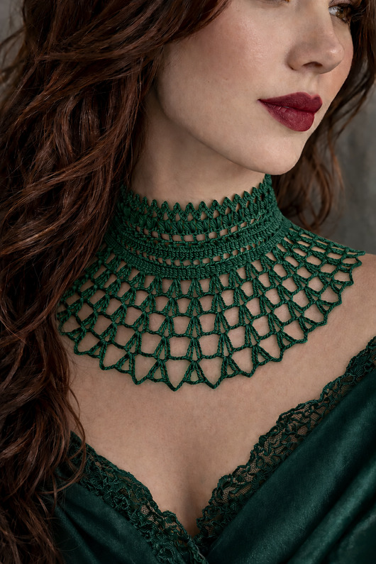 chokery Koronkowy choker butelkowa zieleń  elegancki naszyjnik w stylu vintage