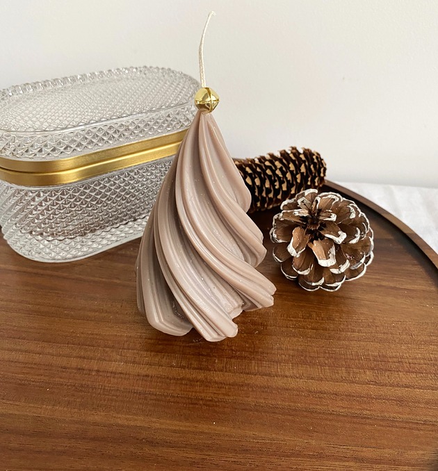 świeczniki i świece Świeca ekologiczna sojowa dekoracyjna "Christmas Tree " 115x73mm