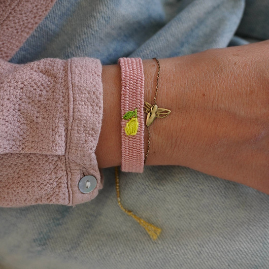 bransoletki na sznurku Tkana bransoletka z haftowaną cytrynką