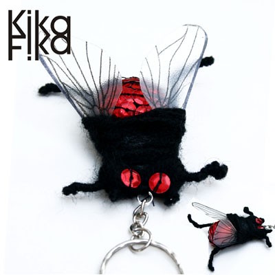 elagancka mucha BZZZzzz Kika Fika