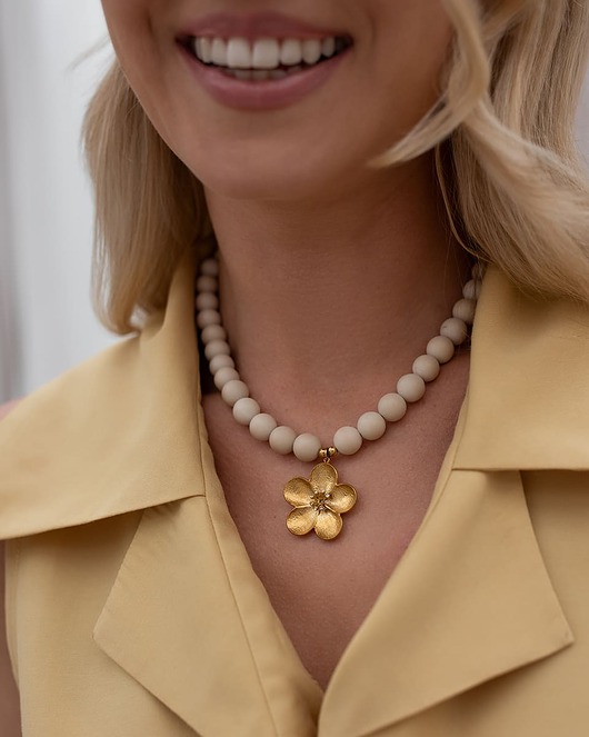 kolczyki pozłacane Choker z kameni rzecznych ze złotą zawieszką ze stali Paraiso Florella
