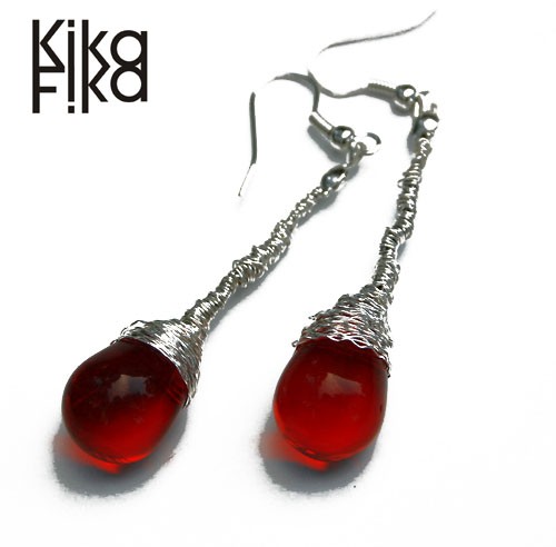 czerwone krople Kika Fika