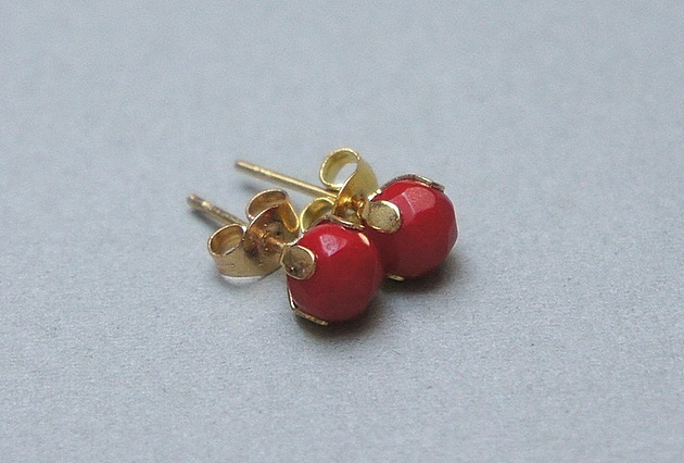 kolczyki z kamieniami Dots - Koral naturalny /alloys collection/ - sztyfty