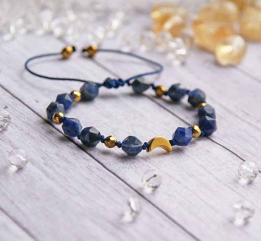 bransoletki z kamieni naturalnych Amulet LUNULA - sodalit - uspokaja