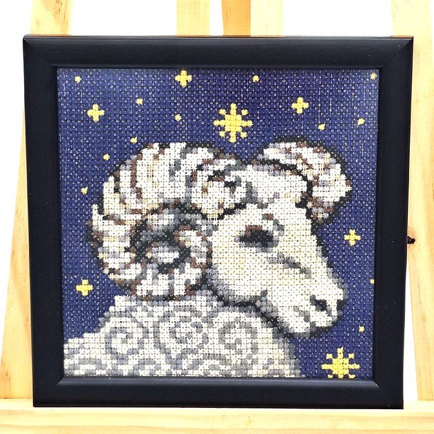 Ozdoby na ścianę Haftowany Obraz Baran Zodiakalny w Ramie 17x17 cm 