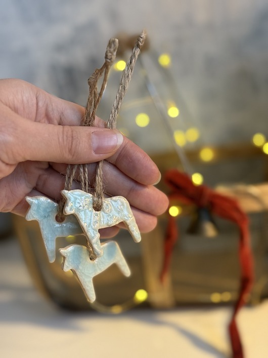 dekoracje świąteczne Koniki ceramiczne zawieszki, zestaw 3 mroźnych koników