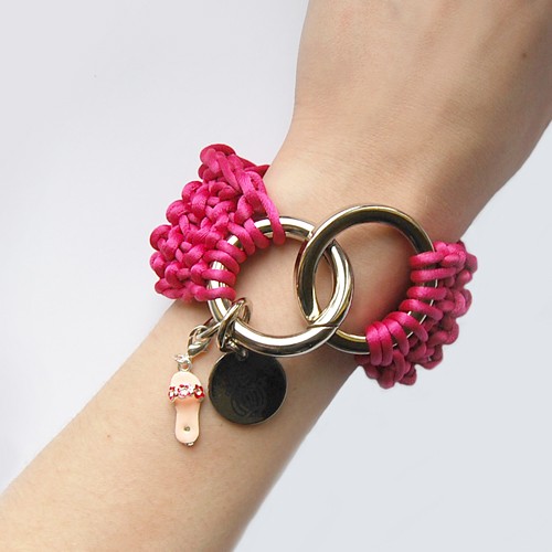 Knitted Bracelet. SatyNowa Malinowa  Roboty Ręczne
