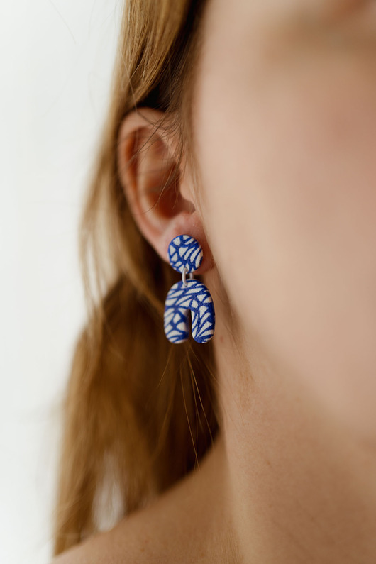 kolczyki z masy plastycznej Wiszące kolczyki sztyfty MINI we wzorek