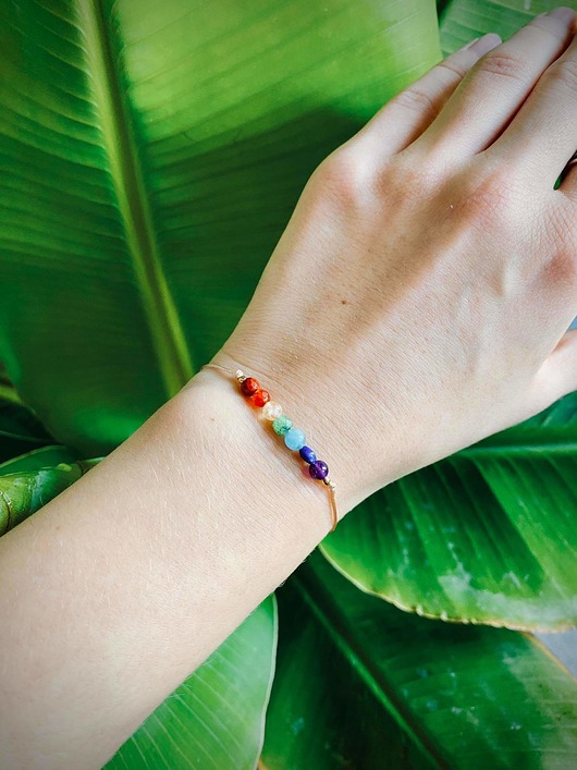 bransoletki na sznurku Bransoletka Czakry Amulet Na Złotym Sznurku Talizman