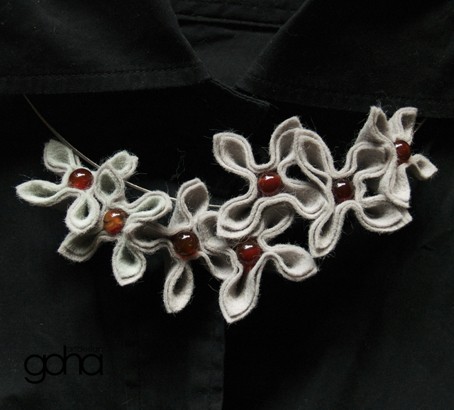 Szara Karneolia FlowerFelt Design