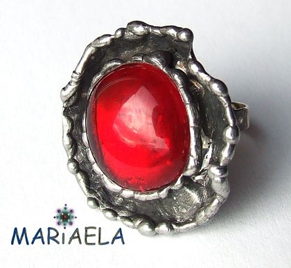 CZERWONY SUROWY MARIAELA