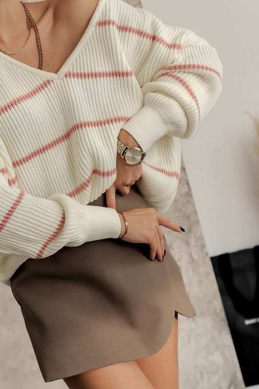 swetry damskie Sweter w paski z dekoltem w serek DAILY kremowy w paski pudrowy róż