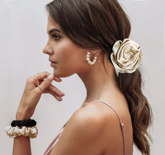 gumki do włosów Szampańska, jedwabna róża na miniscrunchie