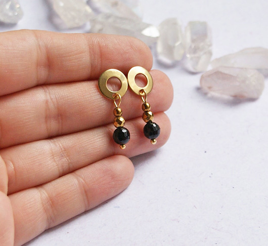 kolczyki z kamieniami Czarny turmalin, stal szlachetna pozłacana