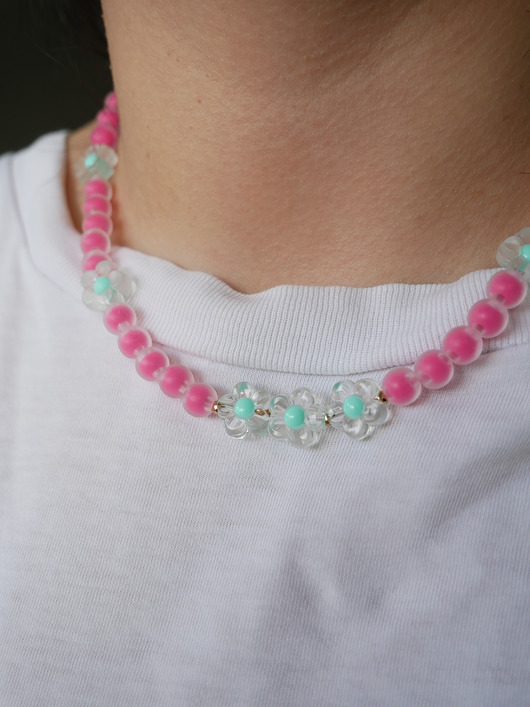 chokery Różowy naszyjnik choker z koralików miętowe KWIATY