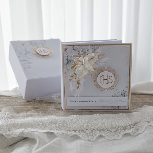 kartki na komunię Kartka na Pierwszą Komunię Świętą w formie księgi 3D