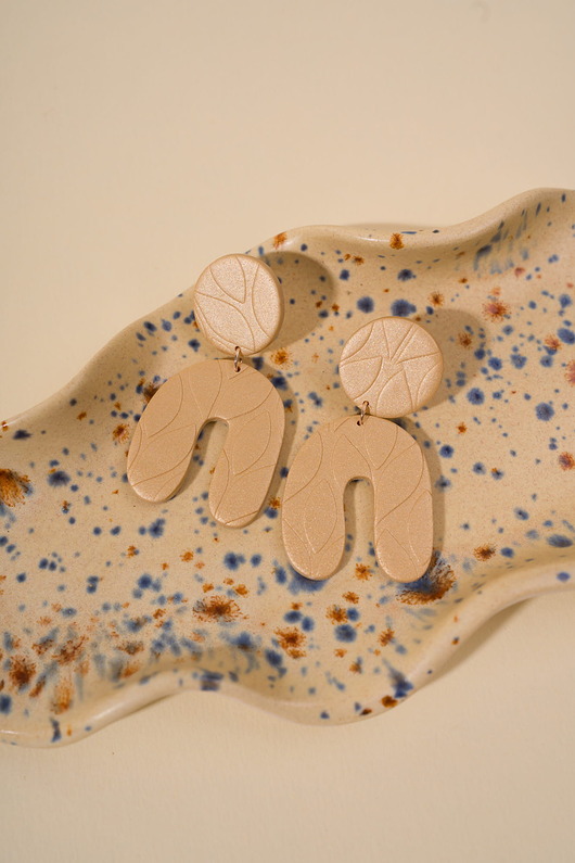 kolczyki z masy plastycznej Wiszące kolczyki sztyfty w abstrakcyjny wzór