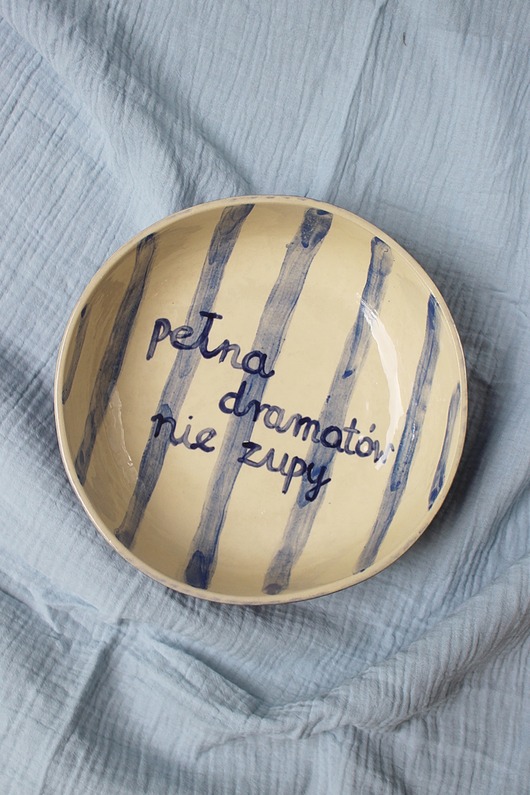 miski i misy Malowana ceramiczna miska w pasy z napisem