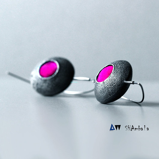 Kolczyki długie oksydowane srebro MAGENTA ORB SHAMBALA