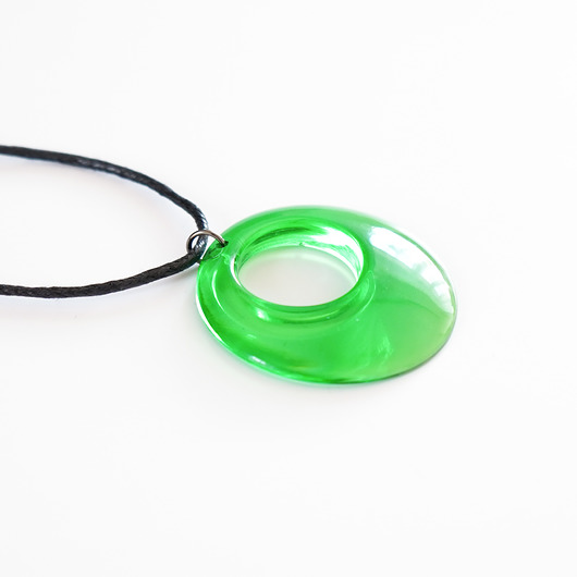 wisiory Okrągły, zielony wisiorek z żywicy średnica 4,2 cm handmade