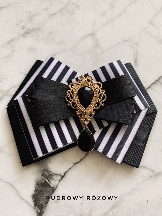 broszki Brosza  z czarnym kryształkiem NEW