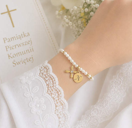 komunia - pozostałe Bransoletka na komunię z literką i krzyżykiem- prezent KOMUNIA