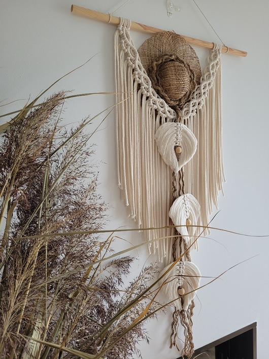 makramy Makrama ścienna z kapeluszem, styl boho, ecru, listki makramowe, juta