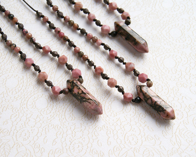 chokery S A L E : naszyjnik - amulet MIŁOŚĆ, OPTYMIZM