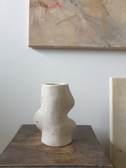 wazony Wazon  rzeźba Fluxo kremowy średni ceramika wys 17 cm