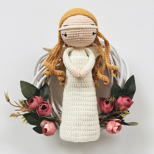 figurki i rzeźby Anioł stróż lalka w ozdobnym wianku handmade