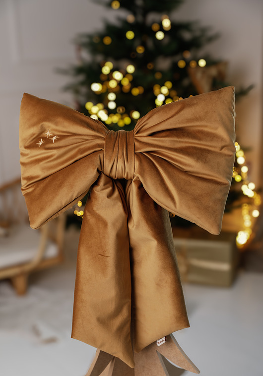 dekoracje świąteczne Welwetowa kokarda świąteczna z haftowanymi gwiazdkami - L