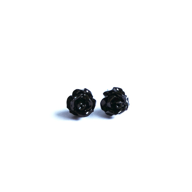 kolczyki - inne Kolczyki - Czarna różyczka - koral, mini