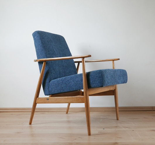 fotele Fotel Lisek granatowy, Typ 300-190, Po renowacji. Drewniany fotel