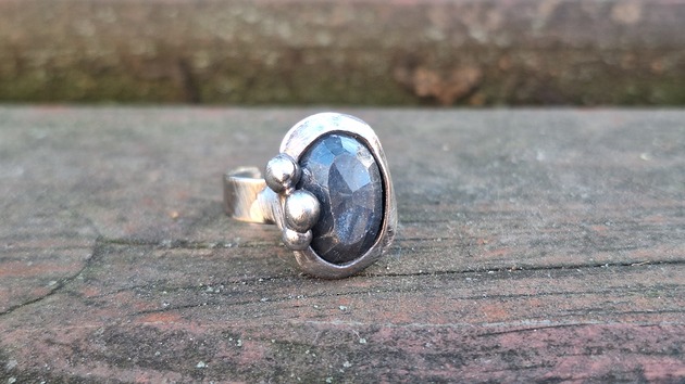 pierścionki - różne Szafirowy - pierścionek regulowany