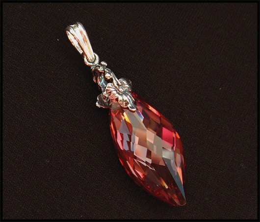 LUXURY- kryształ Swarovski Navette Red Magma- Wisiorek Little Dreamer