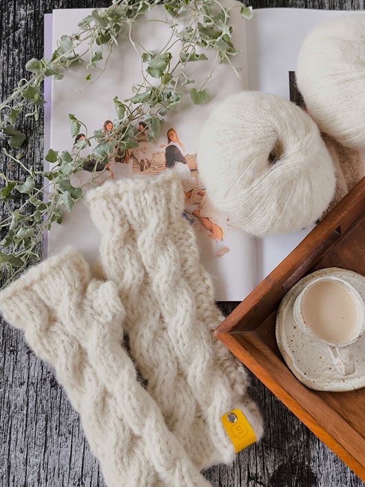 rękawiczki damskie Mitenki z warkoczami LULLABY 100 % alpaka