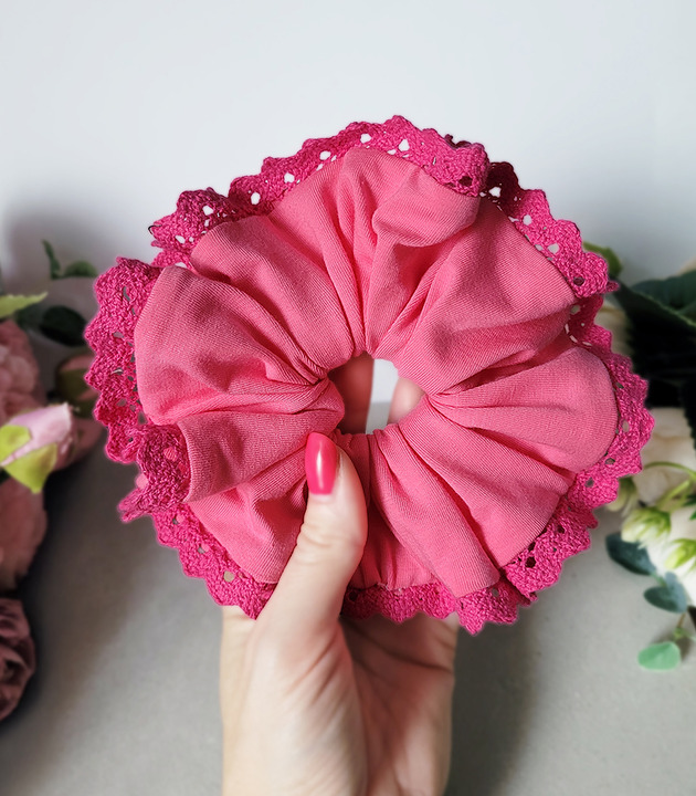 gumki do włosów Gumka Maxi Scrunchie Seria z koronką- Cukierek