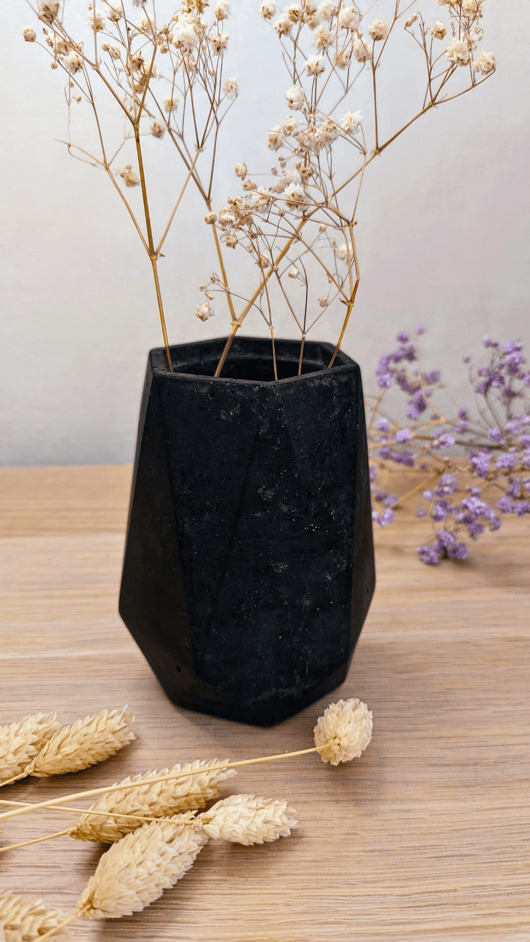 wazony Wazonik z betonu architektonicznego, kolor czarny, dekoracje z betonu loft