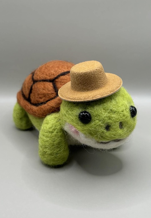 figurki i rzeźby Figurka filcowana: żółw w kapeluszu