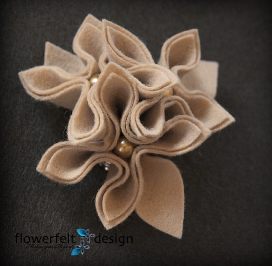 beige with pearls Biżuteria Autorska FlowerFelt Design