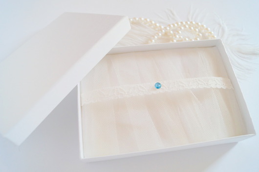 Podwiązka ślubna w stylu Vintage Bridesline