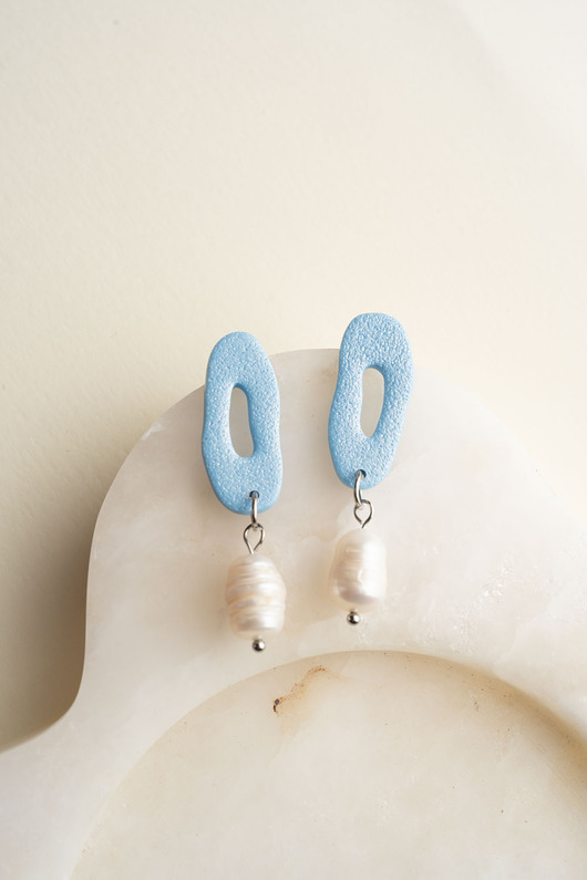 kolczyki z masy plastycznej Wiszące kolczyki z perłą