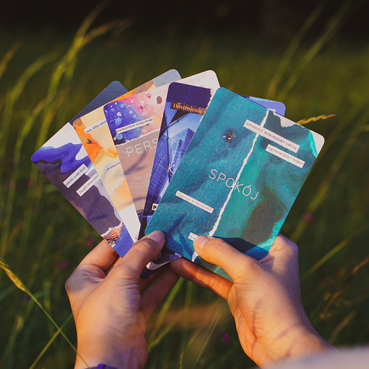 akcesoria różne Karty rozwojowe "Pomiędzy"