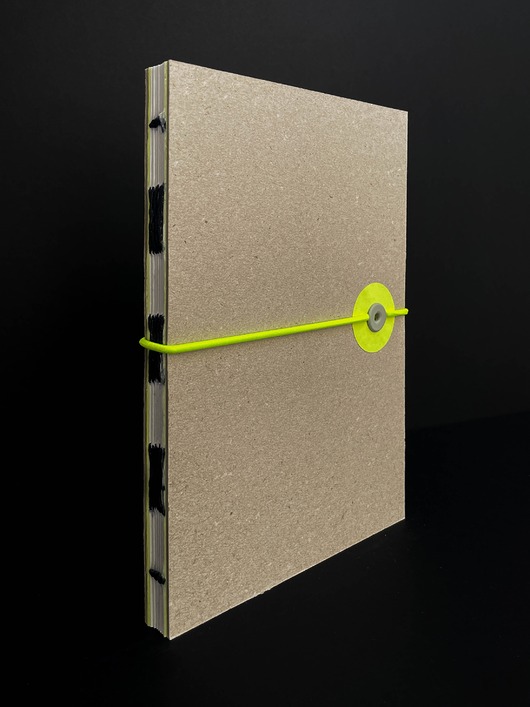 notatniki i albumy Notes w kropki zamykany na gumkę Fluo Yellow/Navy