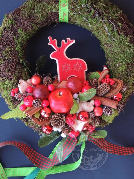 Wianek świąteczny na drzwi  z Rudolfem 27 cm FlodiaAtelier