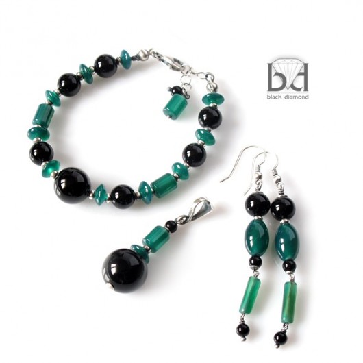 W zielonych i czarnych onyksach Black Diamond