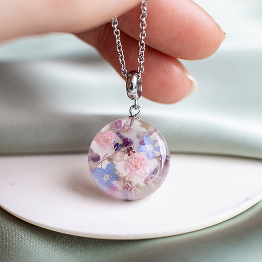 wisiory Wisiorek z kompozycją kwiatową