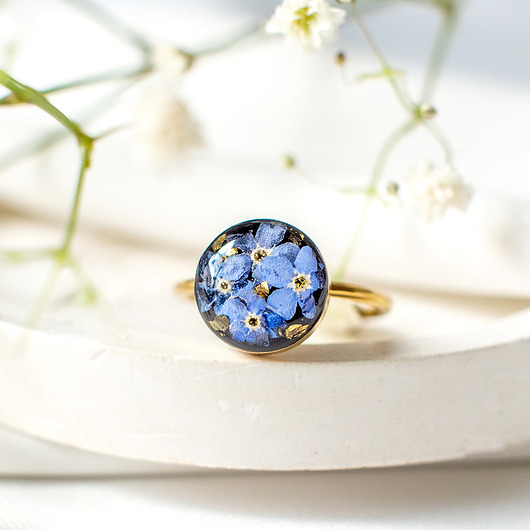 pierścionek z żywicy Pierścionek z niezapominajkami