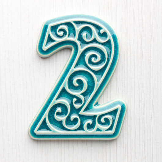 napisy dekoracyjne i tabliczki Numer mieszkania - ceramiczna cyfra 2 turkusowa wys.8 cm